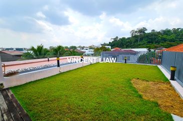 3 Storey Modern Design Bungalow With Pool