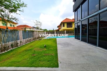 3 Storey Modern Design Bungalow With Pool