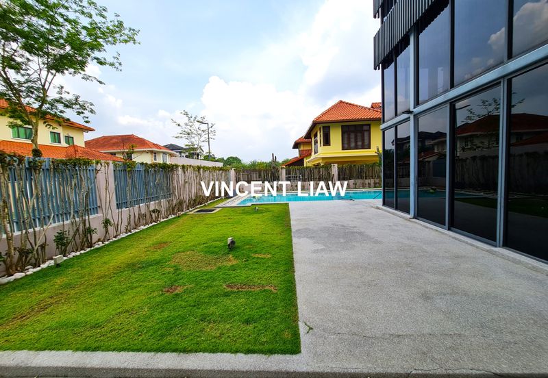 3 Storey Modern Design Bungalow With Pool