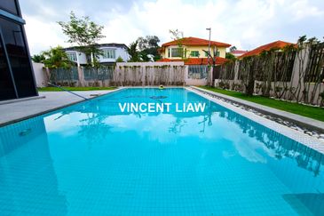 3 Storey Modern Design Bungalow With Pool