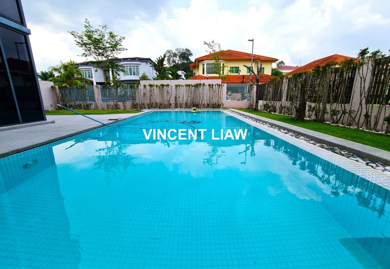 3 Storey Modern Design Bungalow With Pool