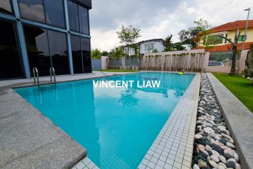 3 Storey Modern Design Bungalow With Pool