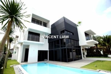 3 Storey Modern Design Bungalow With Pool