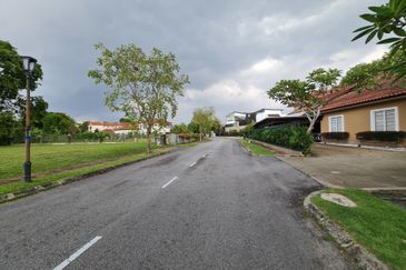 Freehold Bungalow @ Saujana Resort (Land size: 9,634 sqft)