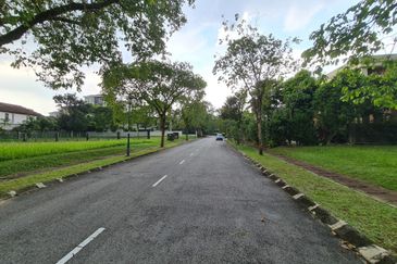 Freehold Bungalow @ Saujana Resort (Land size: 9,634 sqft)