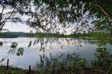 Freehold Bungalow @ Saujana Resort (Land size: 9,634 sqft)