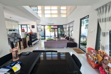 The Villa @ Serai Saujana / Villa Serai Saujana