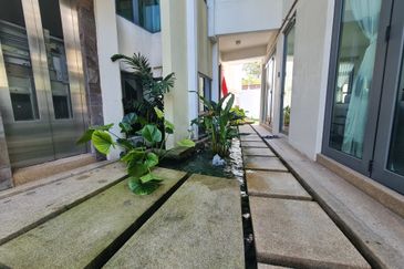 The Villa @ Serai Saujana / Villa Serai Saujana