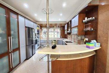 Freehold Bungalow @ Saujana Resort (Land size: 9,634 sqft)