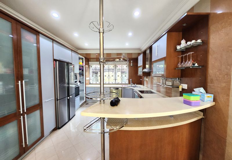 Freehold Bungalow @ Saujana Resort (Land size: 9,634 sqft)