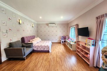 Freehold Bungalow @ Saujana Resort (Land size: 9,634 sqft)