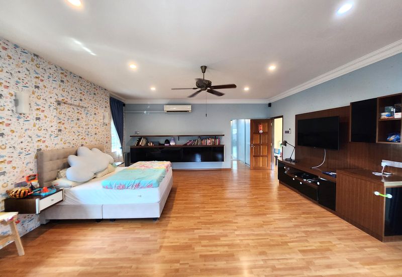 Freehold Bungalow @ Saujana Resort (Land size: 9,634 sqft)