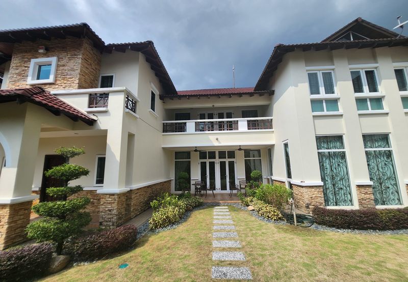 Freehold Bungalow @ Saujana Resort (Land size: 9,634 sqft)