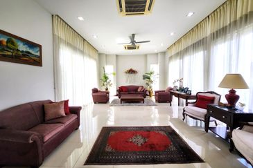 Modern Bungalow with Big Side Land (Potential to build a Pool)