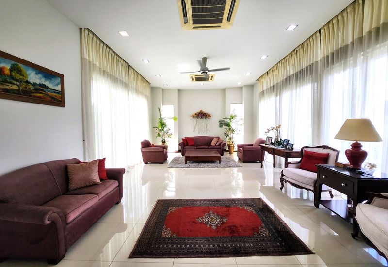 Modern Bungalow with Big Side Land (Potential to build a Pool)