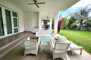 Modern Bungalow with Big Side Land (Potential to build a Pool)