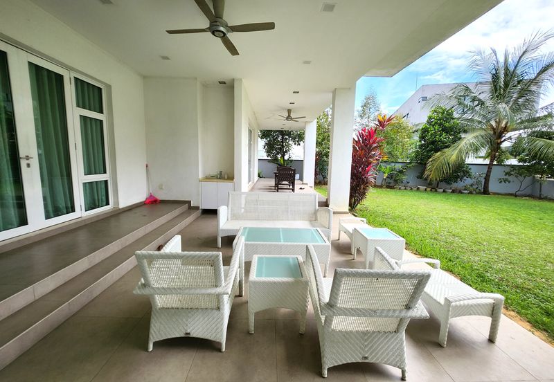 Modern Bungalow with Big Side Land (Potential to build a Pool)