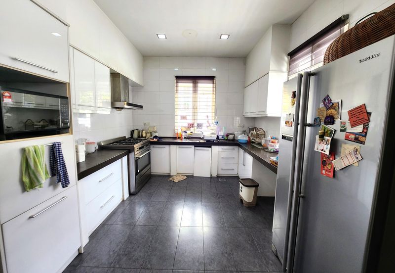 Modern Bungalow with Big Side Land (Potential to build a Pool)