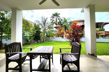 Modern Bungalow with Big Side Land (Potential to build a Pool)