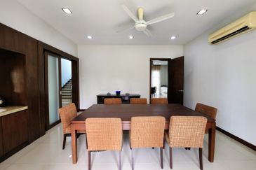 Modern Bungalow with Big Side Land (Potential to build a Pool)