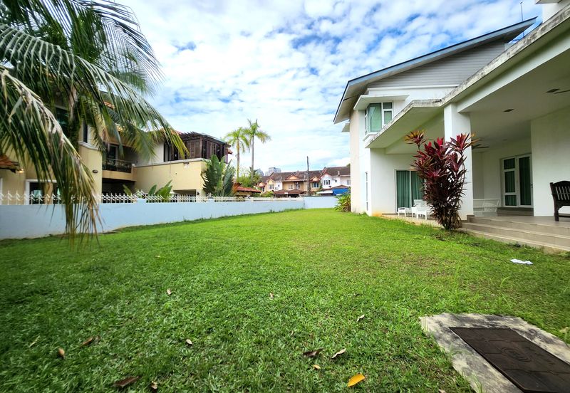 Modern Bungalow with Big Side Land (Potential to build a Pool)