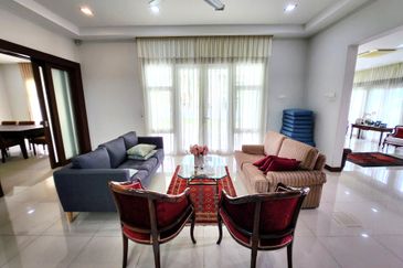 Modern Bungalow with Big Side Land (Potential to build a Pool)