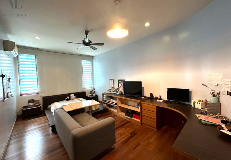 2 storey own built bungalow ( High quality furnishing)