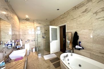 2 storey own built bungalow ( High quality furnishing)