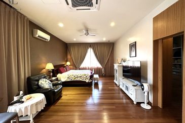 2 storey own built bungalow ( High quality furnishing)