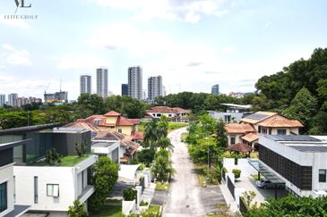 2 storey own built bungalow ( High quality furnishing)