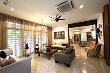 2 storey own built bungalow ( High quality furnishing)