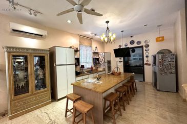 2 storey own built bungalow ( High quality furnishing)