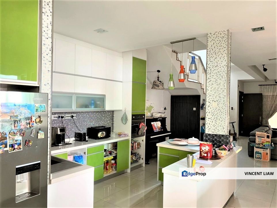 3 storey superlink (END LOT), Selangor, Kota Damansara