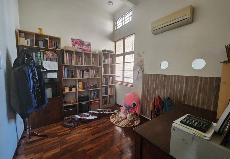 Atilia, Ara Damansara