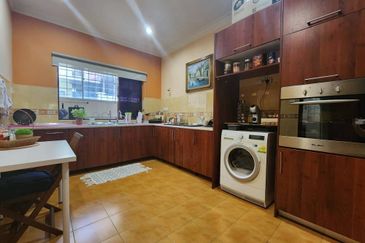 Atilia, Ara Damansara