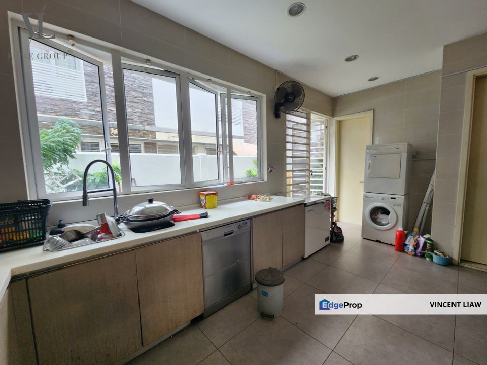 3 storey Freehold Bungalow with club facilities, Selangor, Bandar Utama