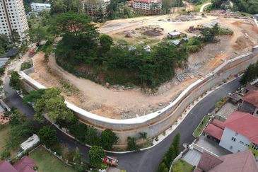 Bungalow Land Gate Guarded Facing Genting Highlands and Corner Unit