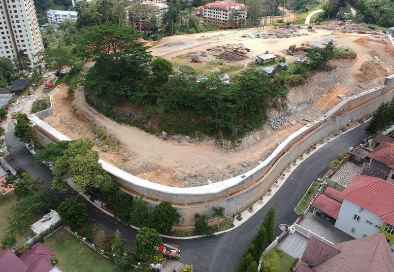 Bungalow Land Gate Guarded Facing Genting Highlands and Corner Unit