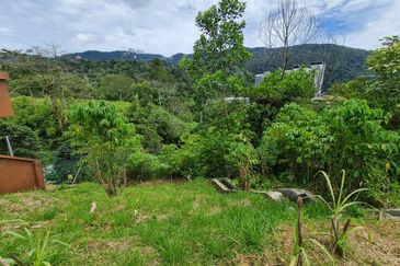 Bungalow Land Gate Guarded Facing Genting Highlands and Corner Unit