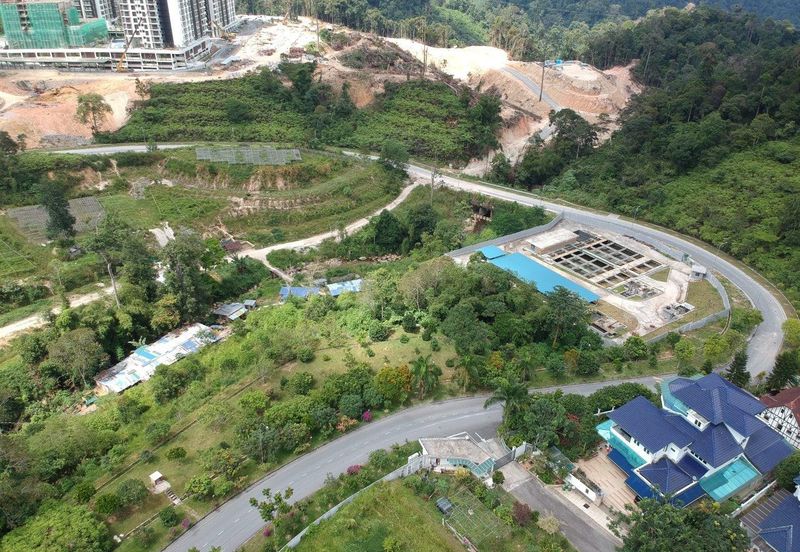 Bungalow Land Gate Guarded Facing Genting Highlands and Corner Unit