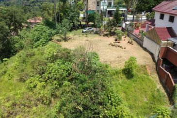 Bungalow Land Gate Guarded Facing Genting Highlands and Corner Unit
