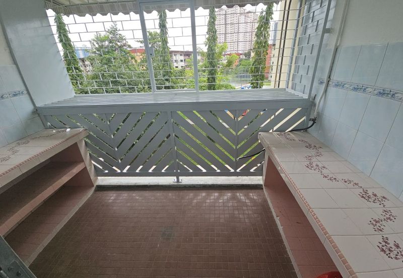 Flat at Bandar Baru Sentul near to LRT station 