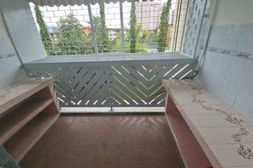 Flat at Bandar Baru Sentul near to LRT station 