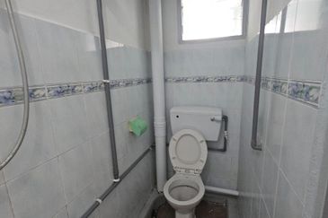 Flat at Bandar Baru Sentul near to LRT station 