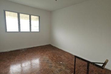 Flat at Bandar Baru Sentul near to LRT station 