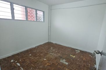 Flat at Bandar Baru Sentul near to LRT station 