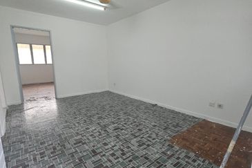 Flat at Bandar Baru Sentul near to LRT station 