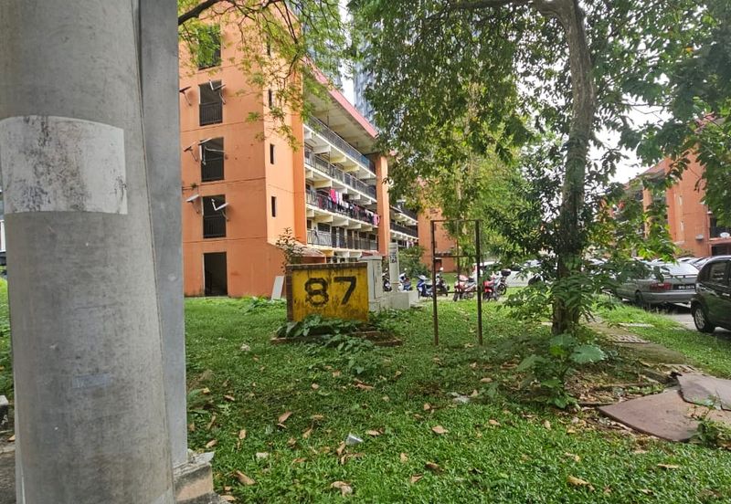 Flat at Bandar Baru Sentul near to LRT station 