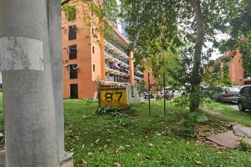 Flat at Bandar Baru Sentul near to LRT station 