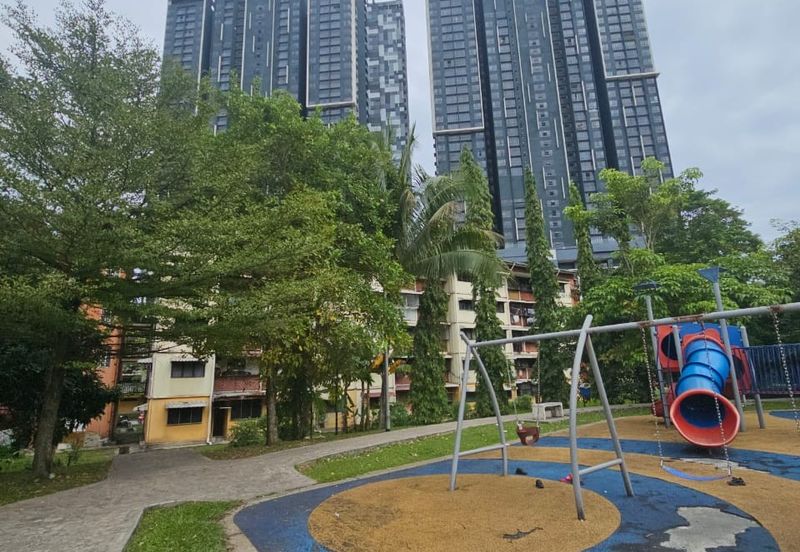Flat at Bandar Baru Sentul near to LRT station 
